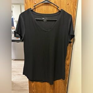 No Boundaries Black V-Neck Short Sleeve Tee